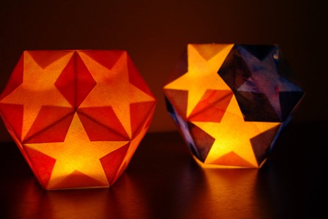 多面体五角星纸艺灯笼教程完成后精美的效果图
