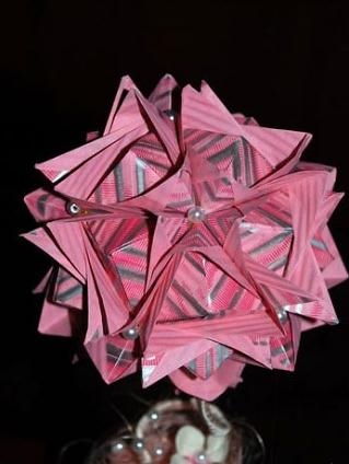 折纸纸球花手工制作教程完成后精美的效果图
