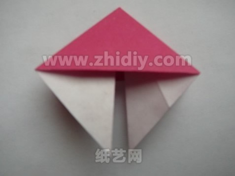 纸球花手工折纸教程制作过程中的第十步
