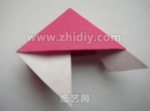 纸球花手工折纸教程制作过程中的第十一步
