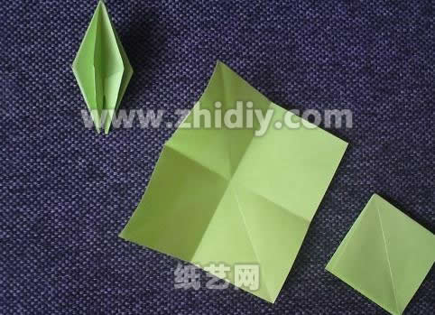 方形纸张对于纸球花的制作起到基础的作用
