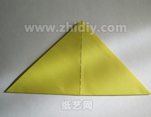现在已经制作出了一个折纸的三角形