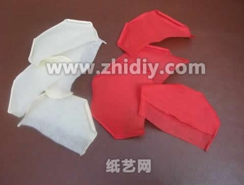 餐巾纸纸玫瑰手工制作教程制作过程中的第五步