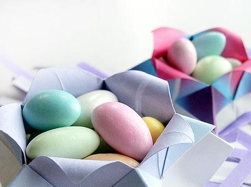 手工折纸糖果盒子教程完成后精美的效果图