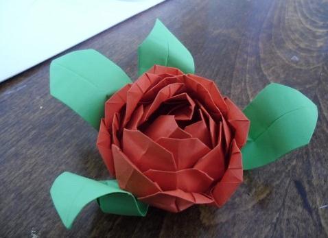 纸艺纸玫瑰手工制作教程完成后精美的效果图