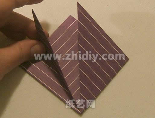 纸折花手工制作教程制作过程中的第六步
