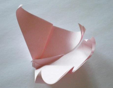 一个在造型上充满着立体艺术感的折纸蝴蝶手工折纸教程