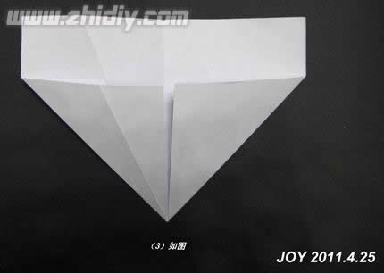 对折纸折痕的处理能够保证折纸蝴蝶的制作更加的精确