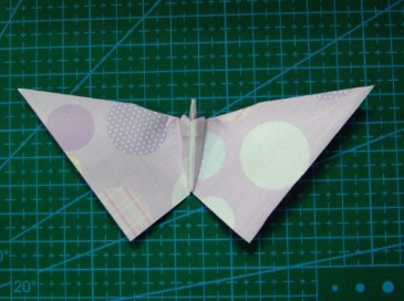 手工折纸蝴蝶制作教程完成后精美的效果图
