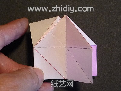纸折花山茱萸手工折纸教程制作过程中的第十一步