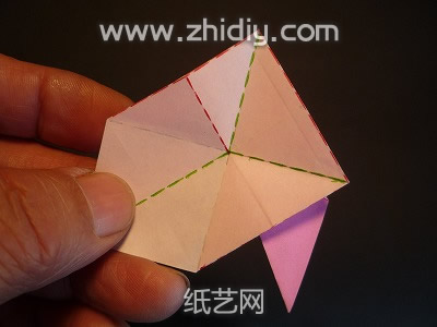 不同的折痕折纸操作的方式是不同的