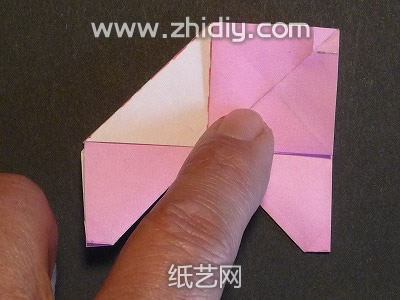纸折花山茱萸手工折纸教程制作过程中的第二十六步