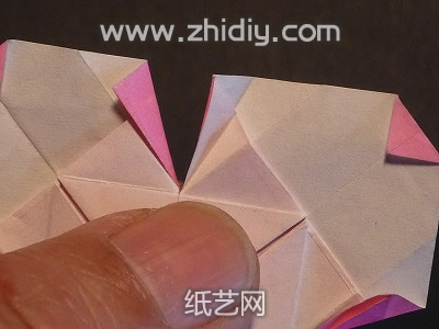 纸折花山茱萸手工折纸教程制作过程中的第四十六步