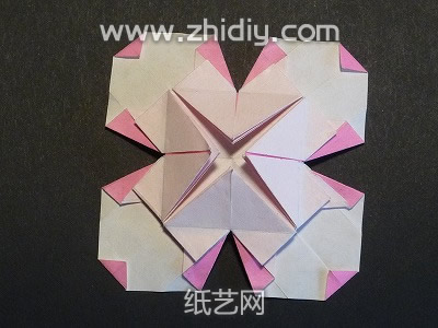 折纸的山茱萸花多的花瓣基本上快制作完成了