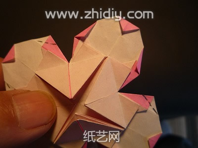 纸折花山茱萸手工折纸教程制作过程中的第五十步