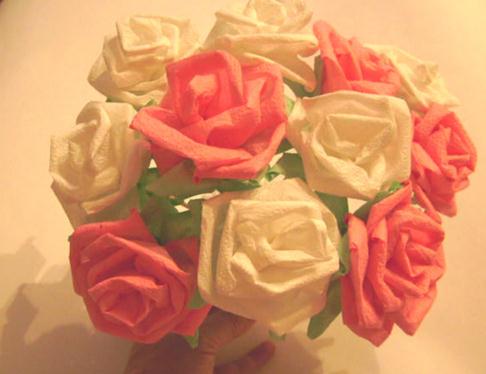 手揉纸纸玫瑰制作教程纸玫瑰花束完成之后的效果图