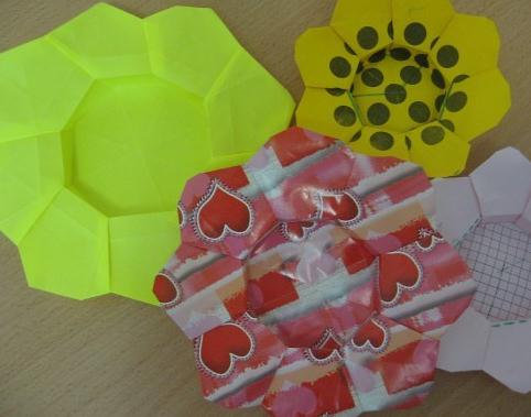 手工制作折纸向日葵花瓶教程完成后精美的效果图