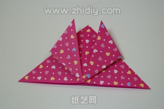 开始的折纸蝴蝶制作和之前的折纸方法很类似