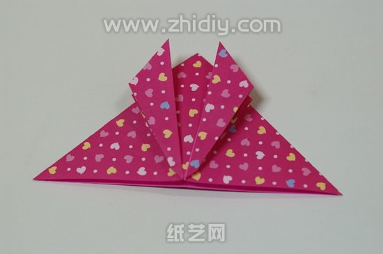 手工折纸蝴蝶图解制作教程制作过程中的第六步