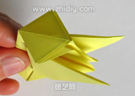 啼叫的小鸟手工折纸教程制作过程中的第二十六步