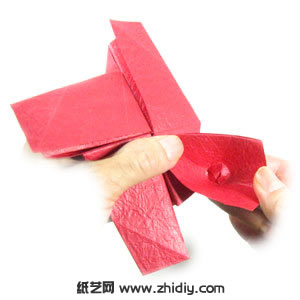 七夕情人节可爱手工折纸玫瑰图解教程制作过程中的第五十五步