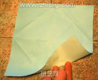 中元节莲花灯的手工折纸教程制作过程中的第七步