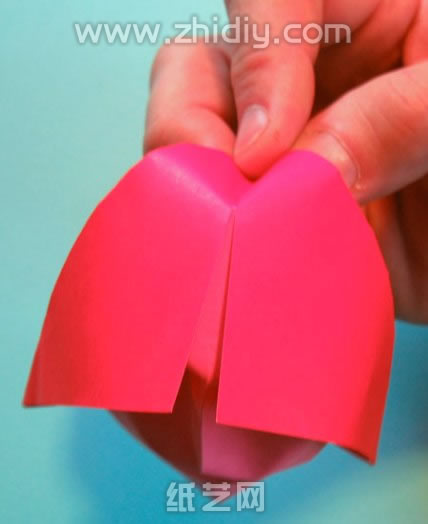 荷兰夫人手工折纸面具图解教程制作过程中的第二十一步
