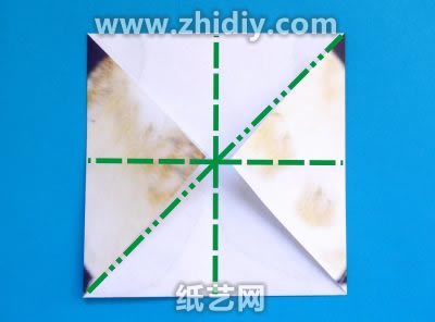 手工折纸简单大熊猫图解教程制作过程中的第五步