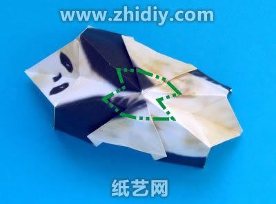 可以通过基本的折痕围城折纸熊猫的立体感的获得