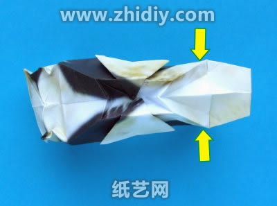 手工折纸简单大熊猫图解教程制作过程中的第四十六步