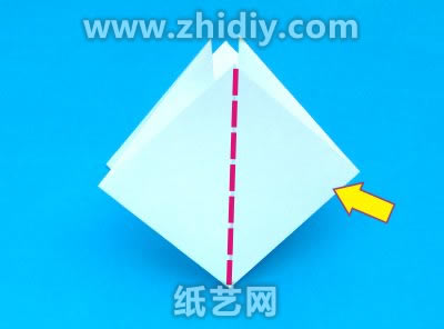 荷花手工折纸图解教程制作过程中的第五步