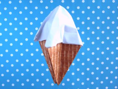 蛋筒冰淇淋手工折纸图解教程完成后精美的效果图