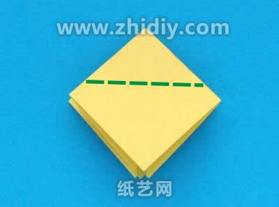 基本的方形纸块对于手工折纸太阳花的制作有基础作用