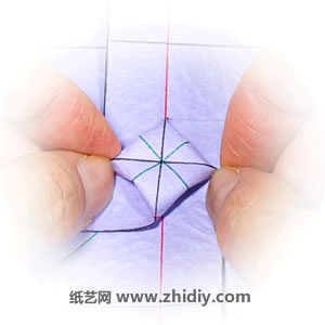 多瓣折纸玫瑰的折法图解教程制作过程中的第二十一步