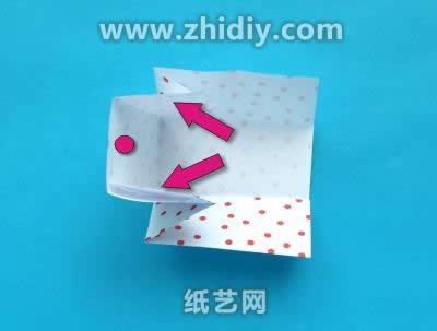 胶水对于固定手工折纸礼盒也很重要