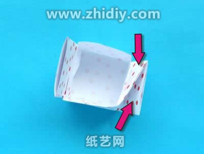 手工折纸礼盒图解教程制作过程中第十一步