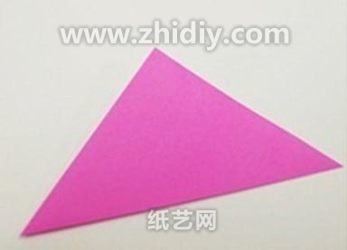 基本的方形纸张折叠成三角形