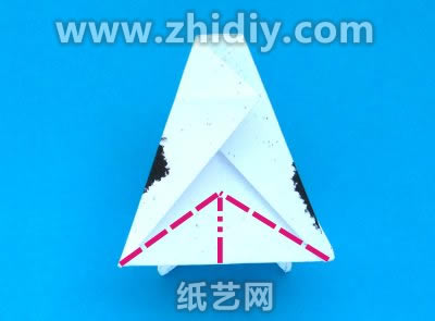 这个基本的折纸结构看起来就像是一个折纸飞机