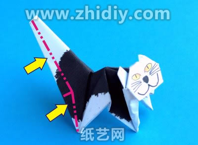 最后处理折纸小猫的尾部和腿部