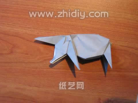基本的折纸犀牛已经快要制作出来了