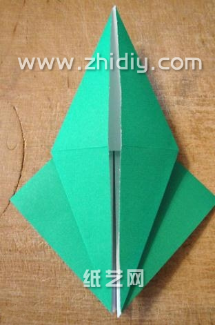 手工折纸孔雀教程—简单折纸大全图解教程制作过程中的第五步