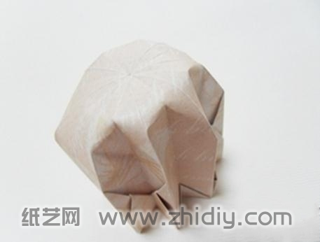 手工折纸花瓶折纸图解教程制作过程中的第二十一步