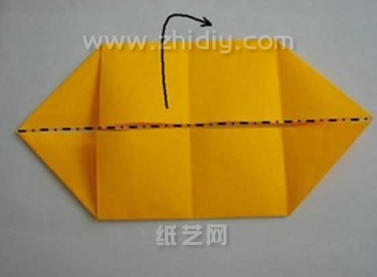 根据基本的折纸提示进行相关的手工折纸操作