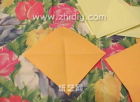 基本的纸张可以让这个折纸盒子变得更加的漂亮