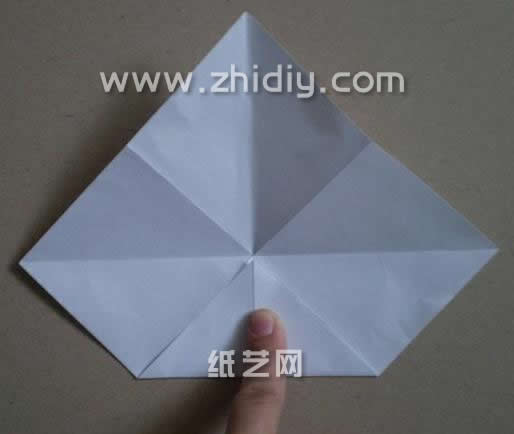 七夕情人节折纸玫瑰礼盒手工diy教程制作过程中的第一步