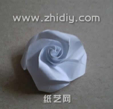 七夕情人节折纸玫瑰礼盒手工diy教程制作过程中的第二十五步