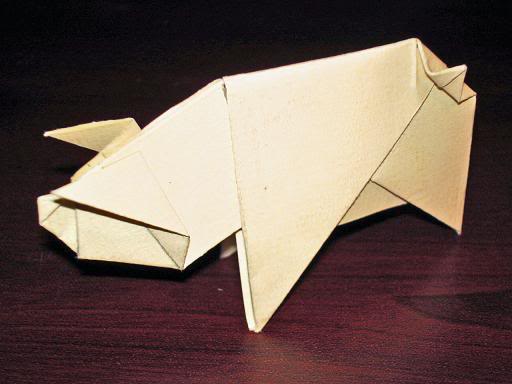 这样一个漂亮的手工纸钞小猪就制作完成了，不知道你是否已经学会了纸钞如何折小猪呢