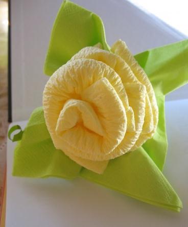 餐巾纸来制作纸玫瑰花的折法教程手把手教你学习纸玫瑰的折法