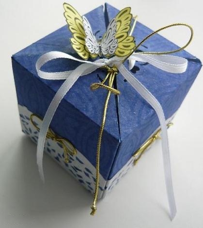 用手工折纸礼盒来制作出精美的折纸包装盒送给父亲