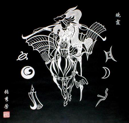 张秀兰剪纸作品晚霞非常的具有民俗特色，其图案的精细和意境的表达是传统中国民间剪纸所不能够比拟的